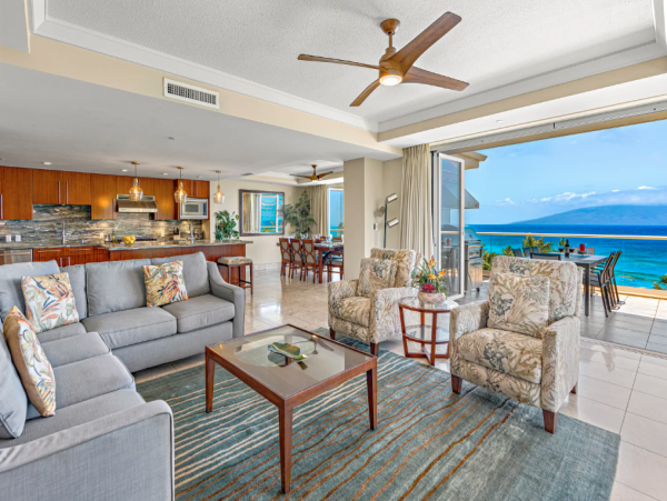 Gorgeous 6-Bedroom Retreat in Maui with Amazing Views